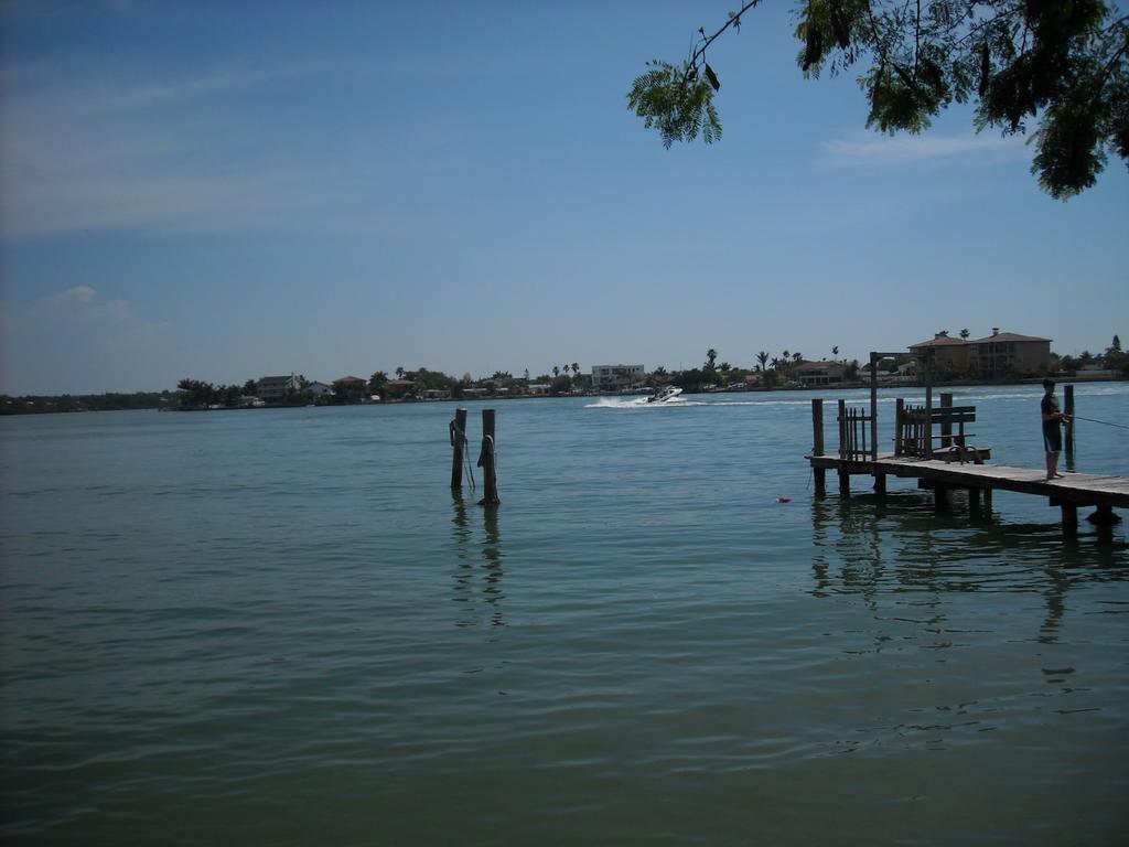 Mediterranean Three Story Beach Townhouse St. Pete Beach Dış mekan fotoğraf
